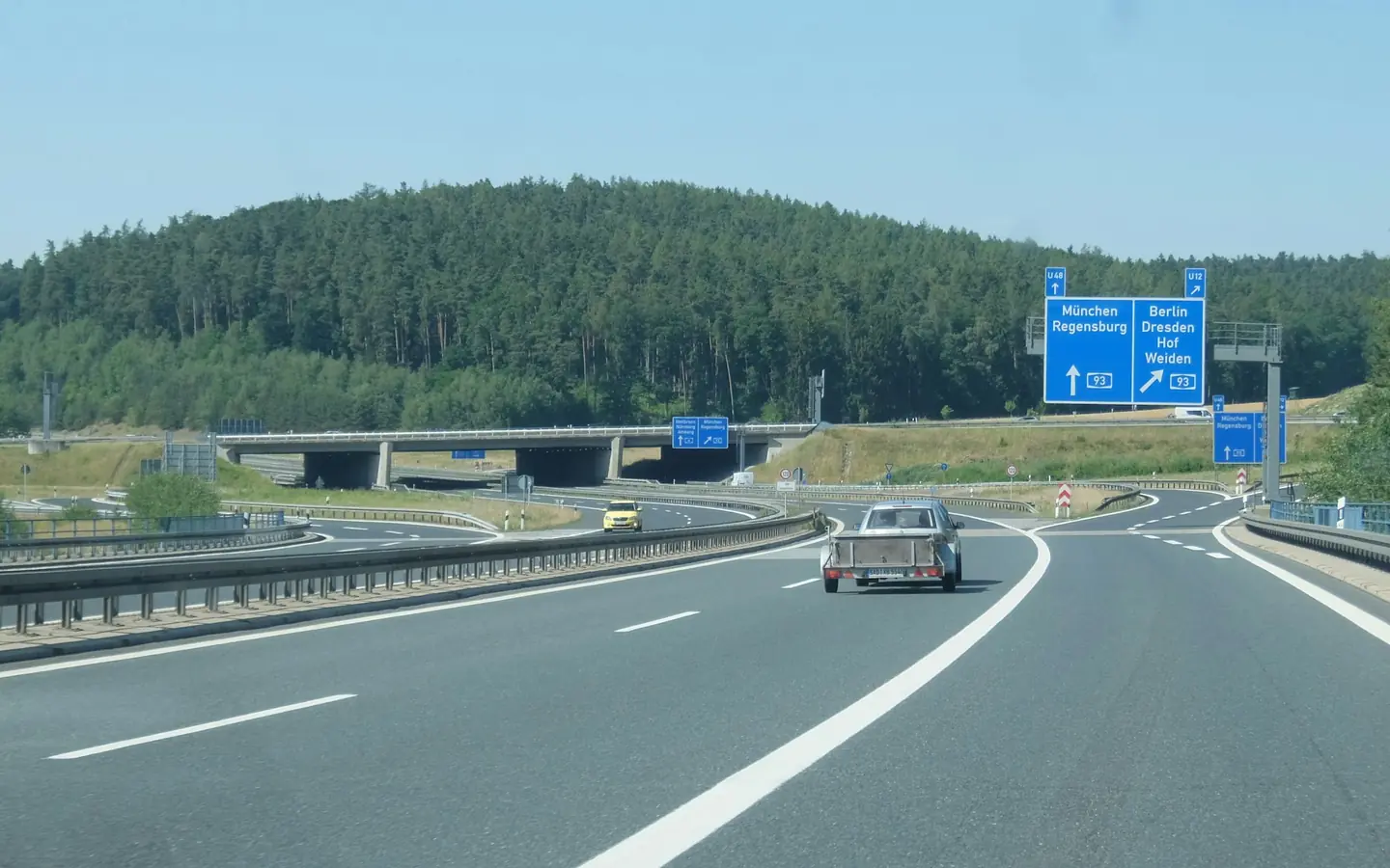 Європейська автострада із синіми знаками