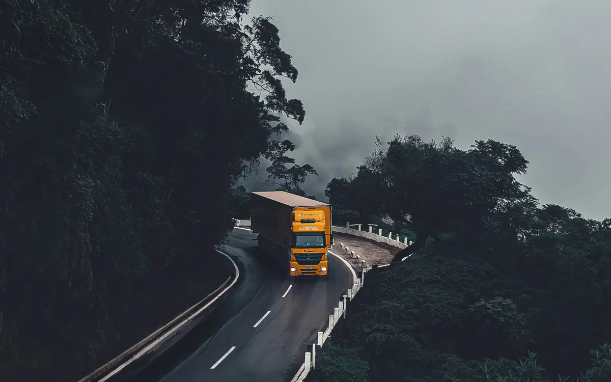Вантажівка понад 3,5 т на трасі - для неї e-TOLL не змінюється